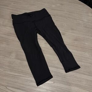 Lululemon Women's Cropped Black Leggings Mesh Side Atheisure Size S SMALL EUC